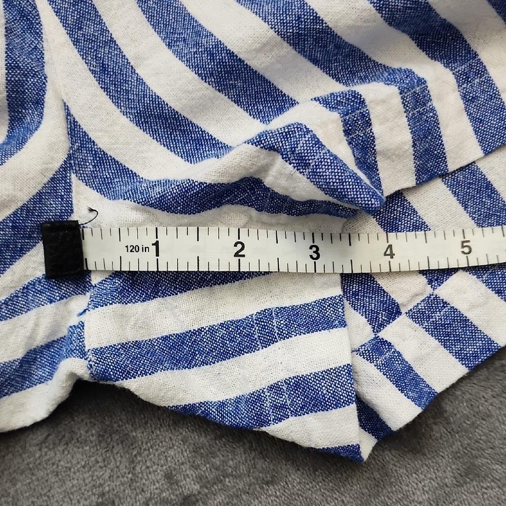 $4 FIRM 🌟FINAL MARK DOWN🌟 Old Navy Blue & White Striped Women’s Shorts - Picture 6 of 9